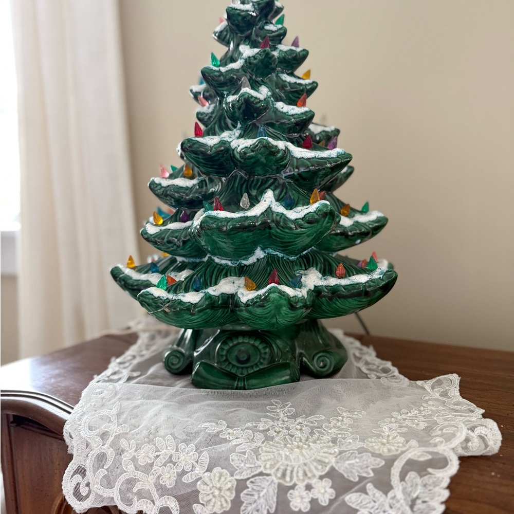 Vintage Atlantic Mold 1970s Ceramic Christmas Tree with Multi-Colored Lights - Picture 3 of 11